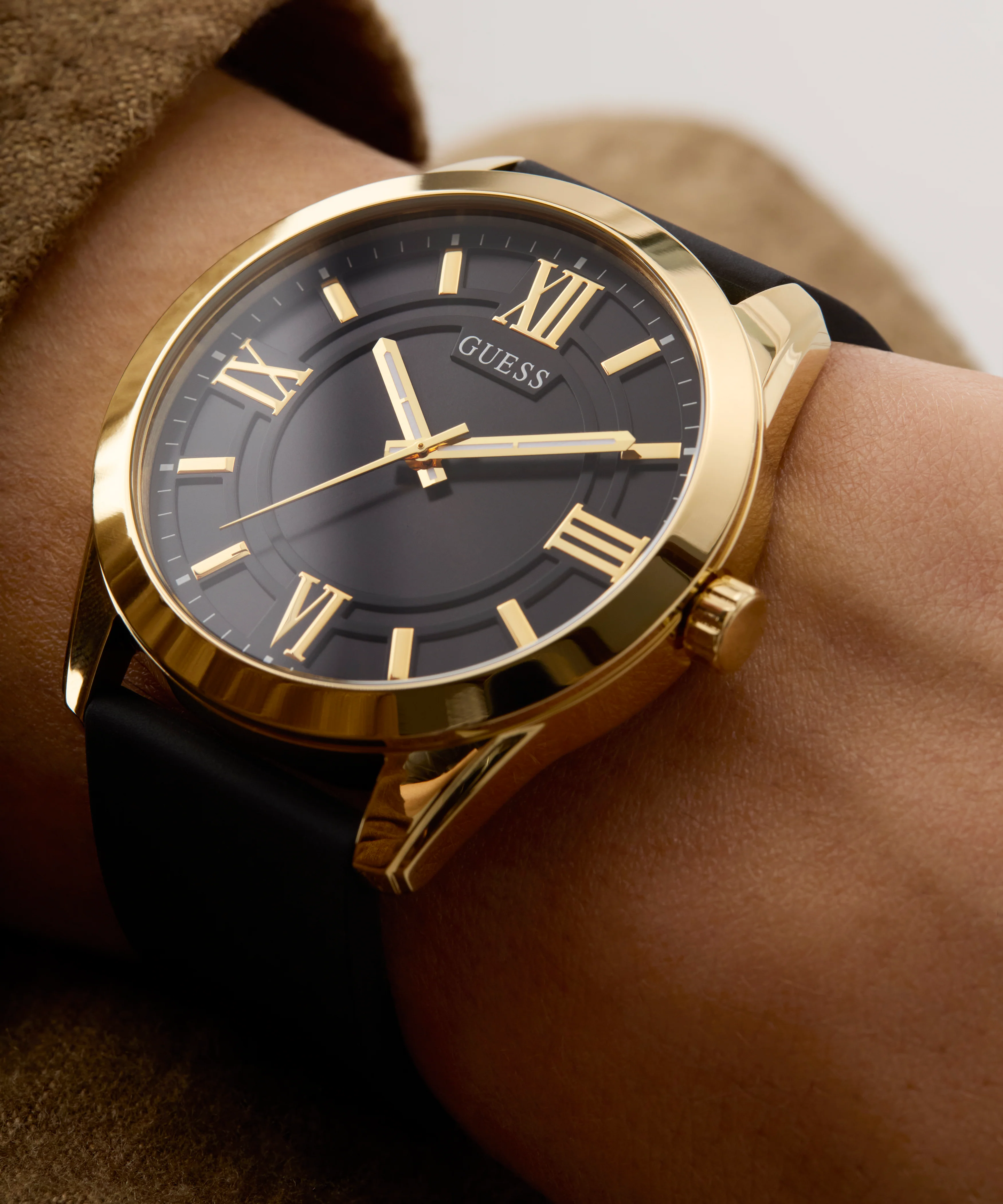 GUESS Mens Black Gold Tone Analog Watch - Image 3
