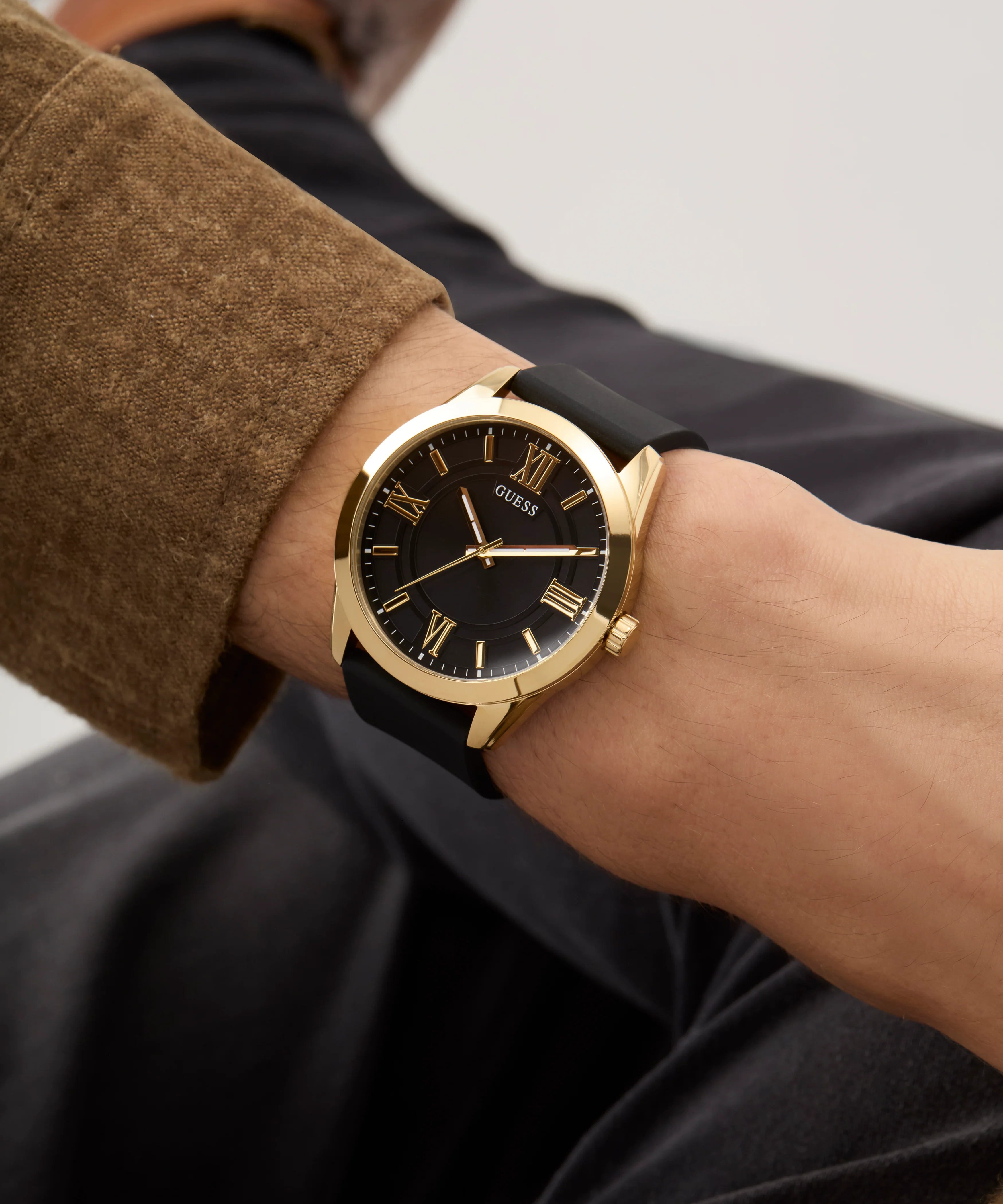 GUESS Mens Black Gold Tone Analog Watch - Image 6