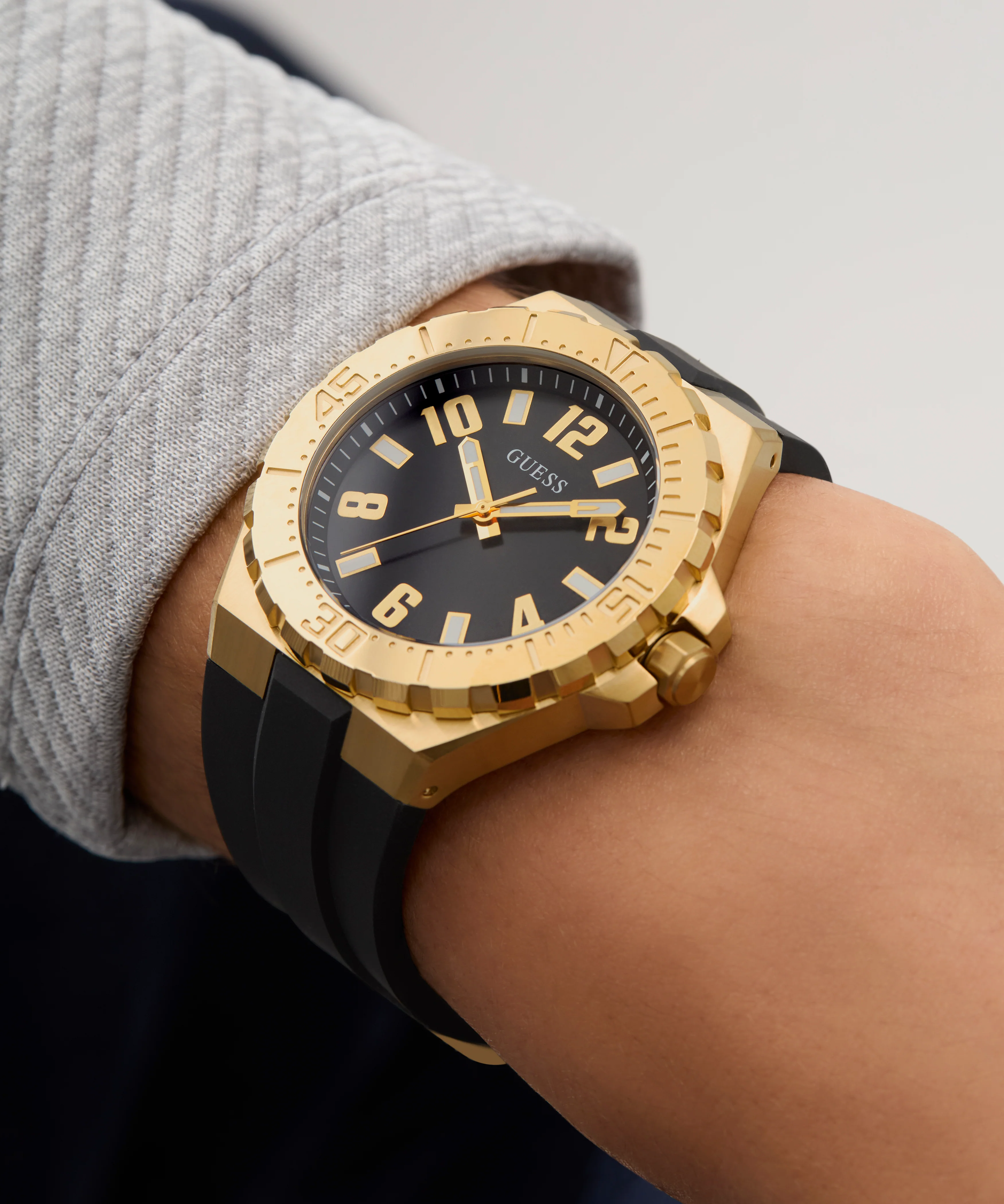 GUESS Mens Black Gold Tone Analog Watch - Image 5