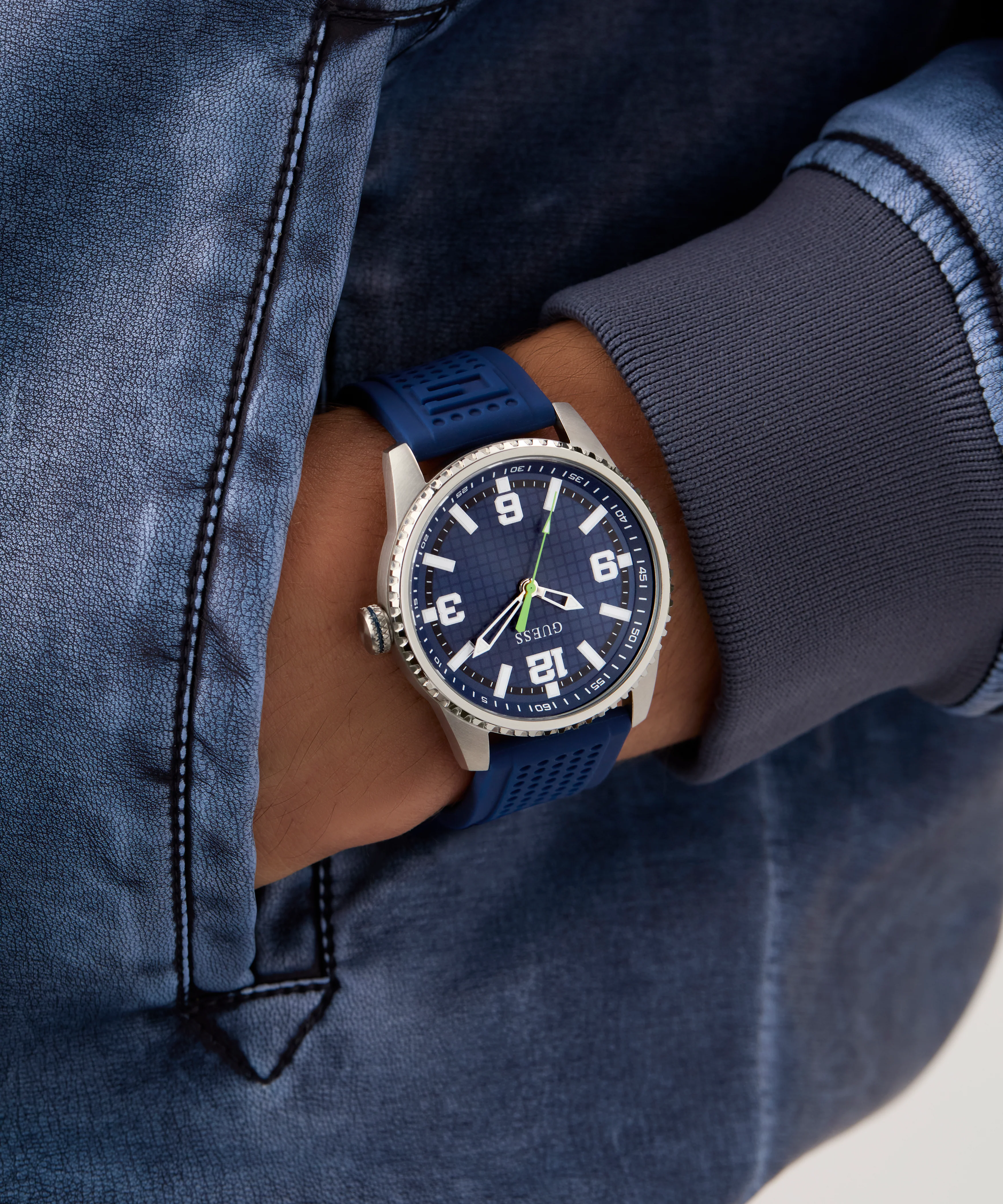 GUESS Mens Blue Silver Tone Analog Watch - Image 3