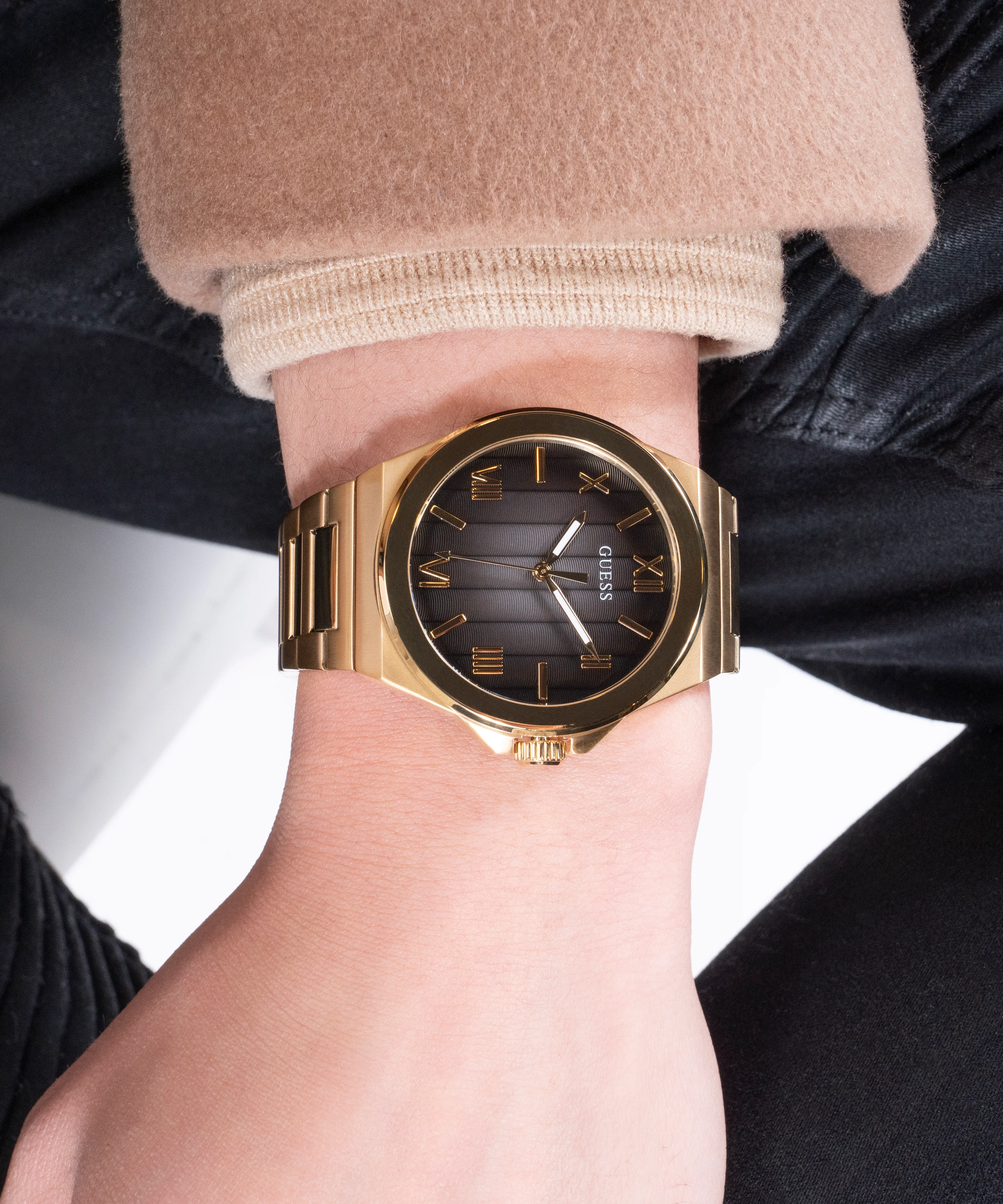 GUESS Mens Gold Tone Analog Watch - Image 6