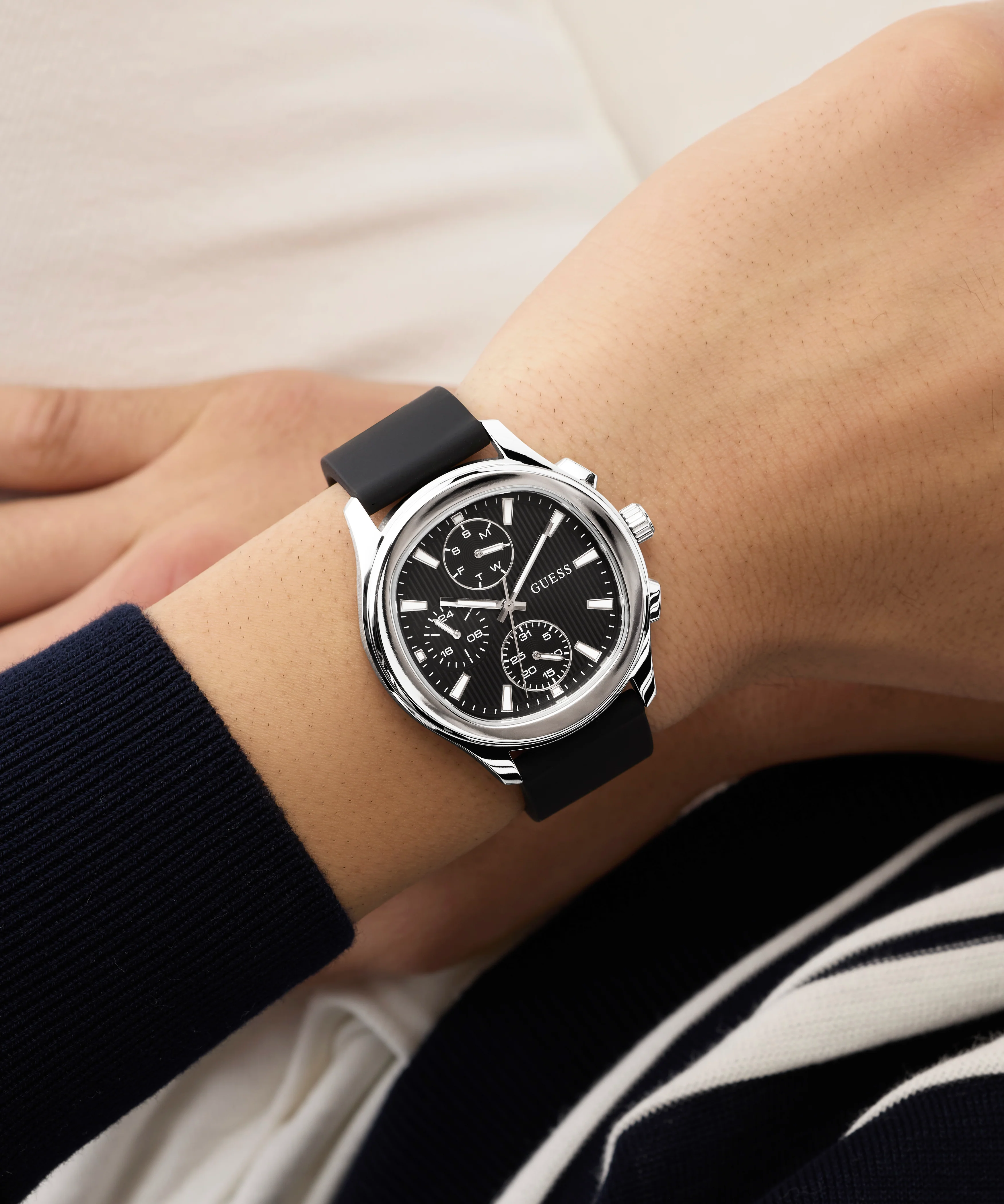 GUESS Mens Palmer Black Silver Tone Analog Watch - Image 5