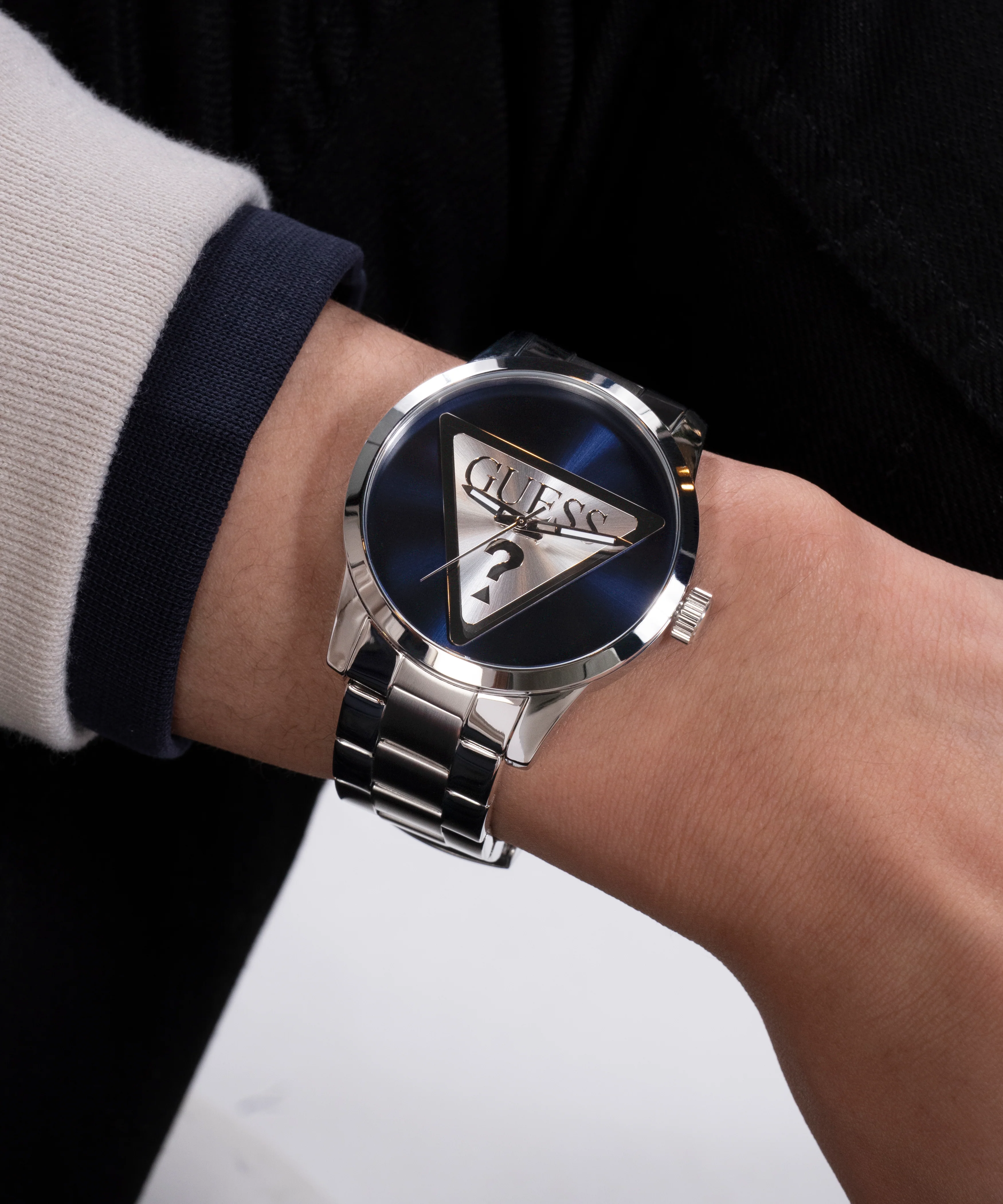GUESS Mens Silver Tone Analog Watch - Image 3