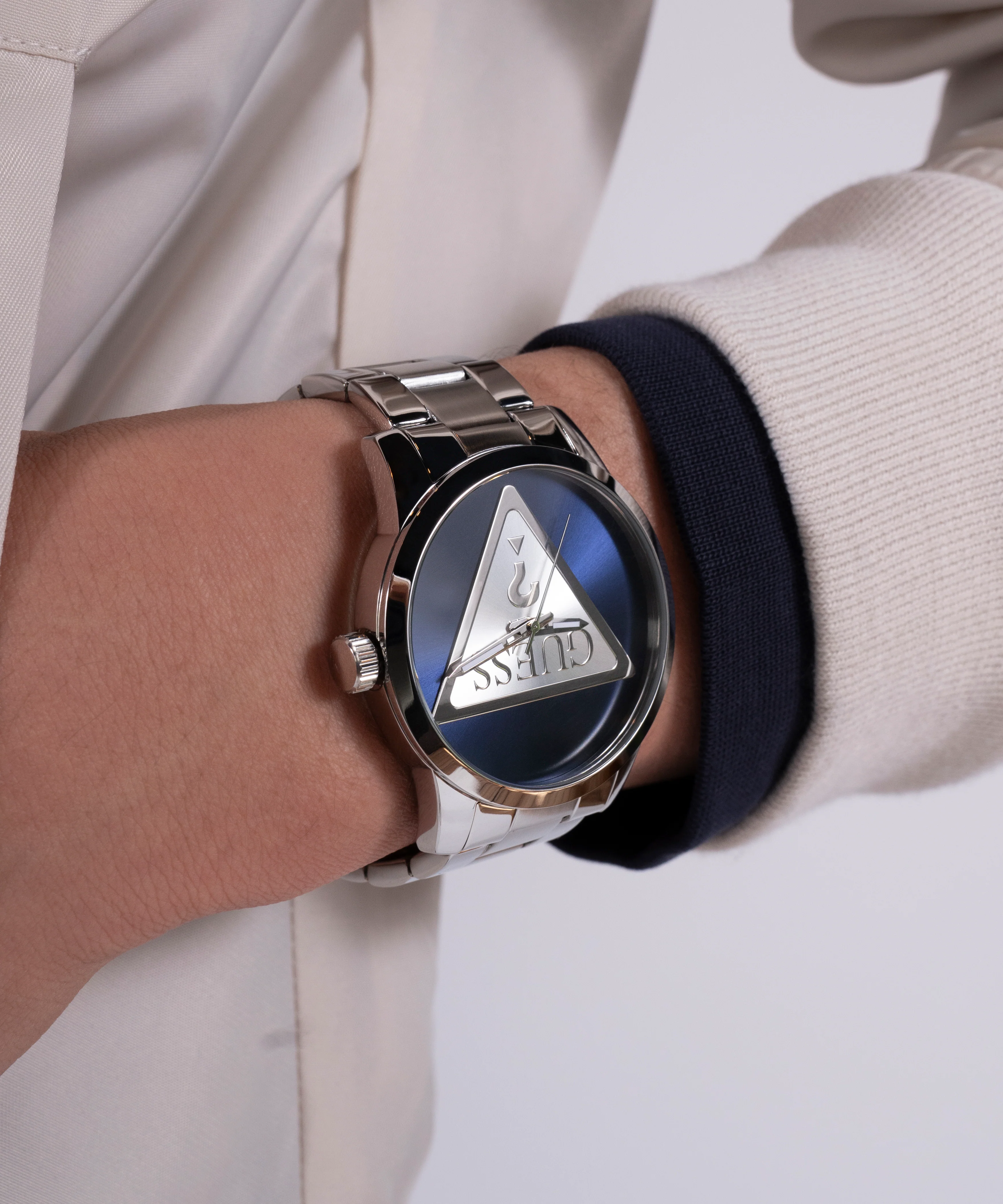 GUESS Mens Silver Tone Analog Watch - Image 5