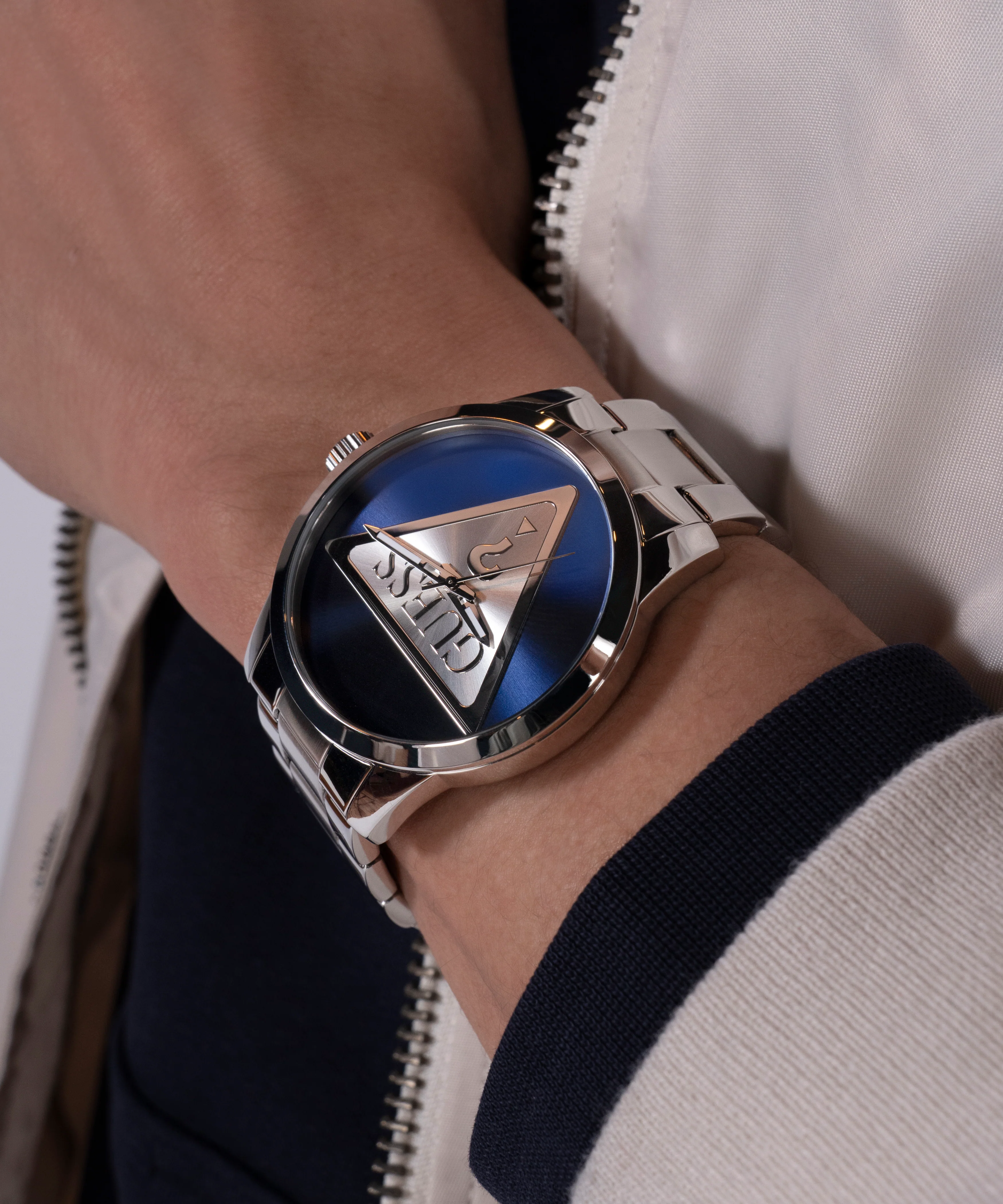 GUESS Mens Silver Tone Analog Watch - Image 6