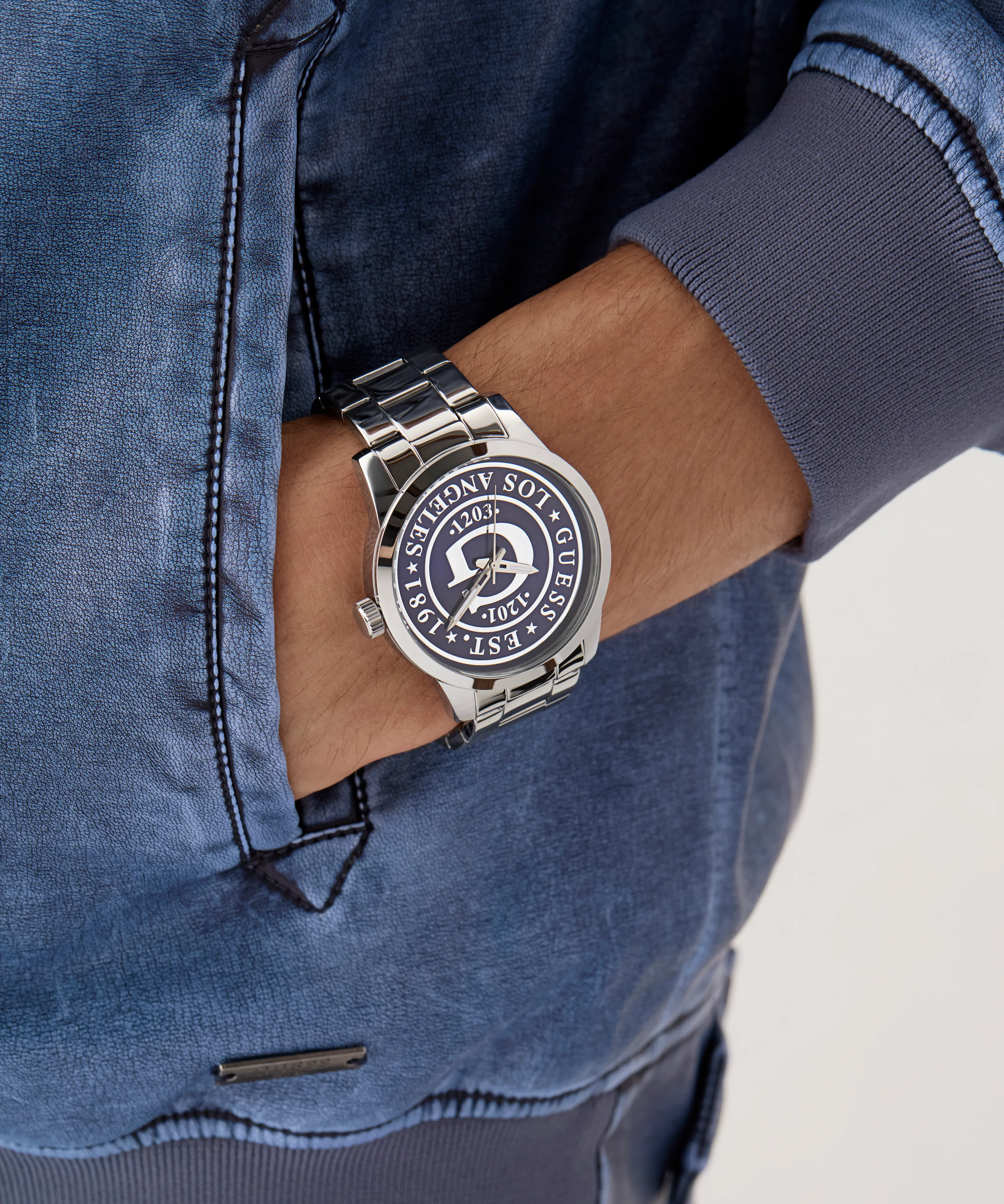 GUESS Mens Silver Tone Analog Watch - Image 7