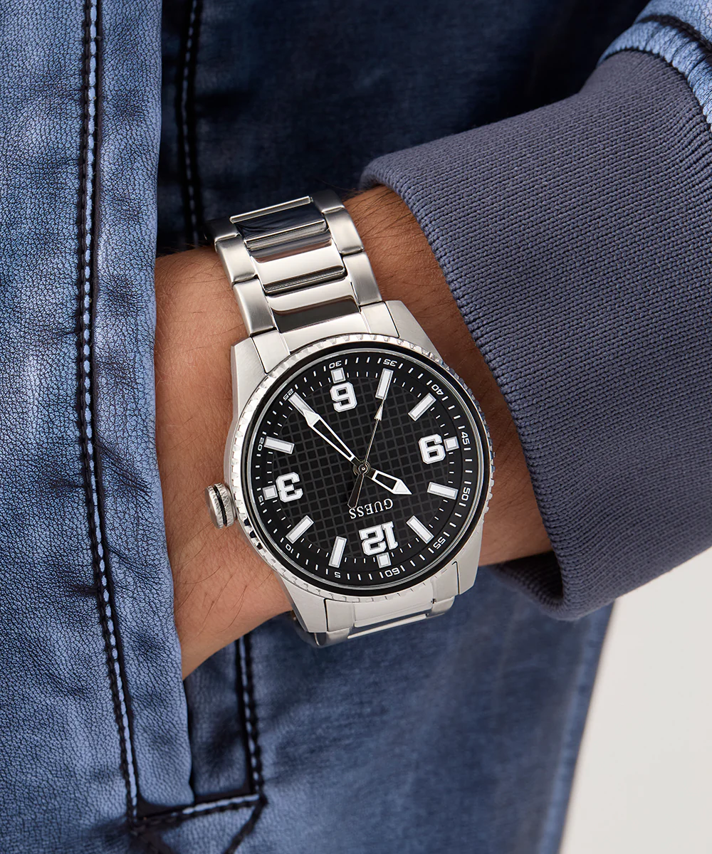 GUESS Mens Silver Tone Analog Watch - Image 3
